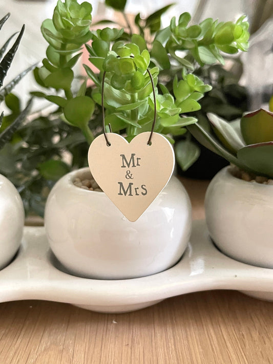 East of India little keepsake heart gift tag - Mr & Mrs